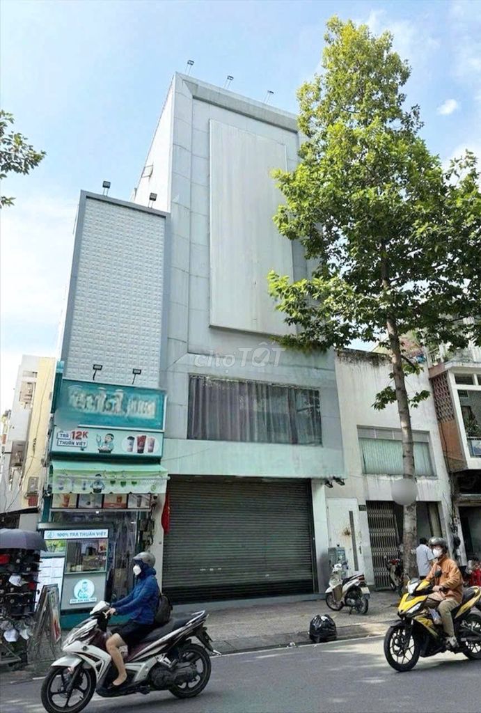 Nhà mặt tiền Trần Quang Khải 120m² giá 43 triệu - Vị trí đắc địa cho kinh doanh!