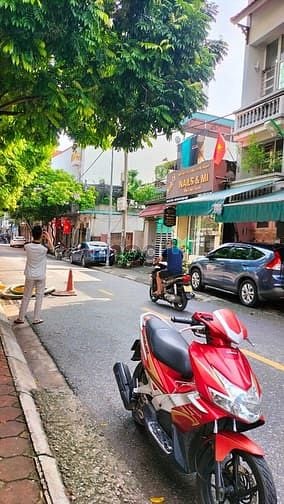 Nhà phố Vũ Xuân Thiều 420m² giá 2.1 tỷ - Thiết kế hiện đại và tiện nghi!