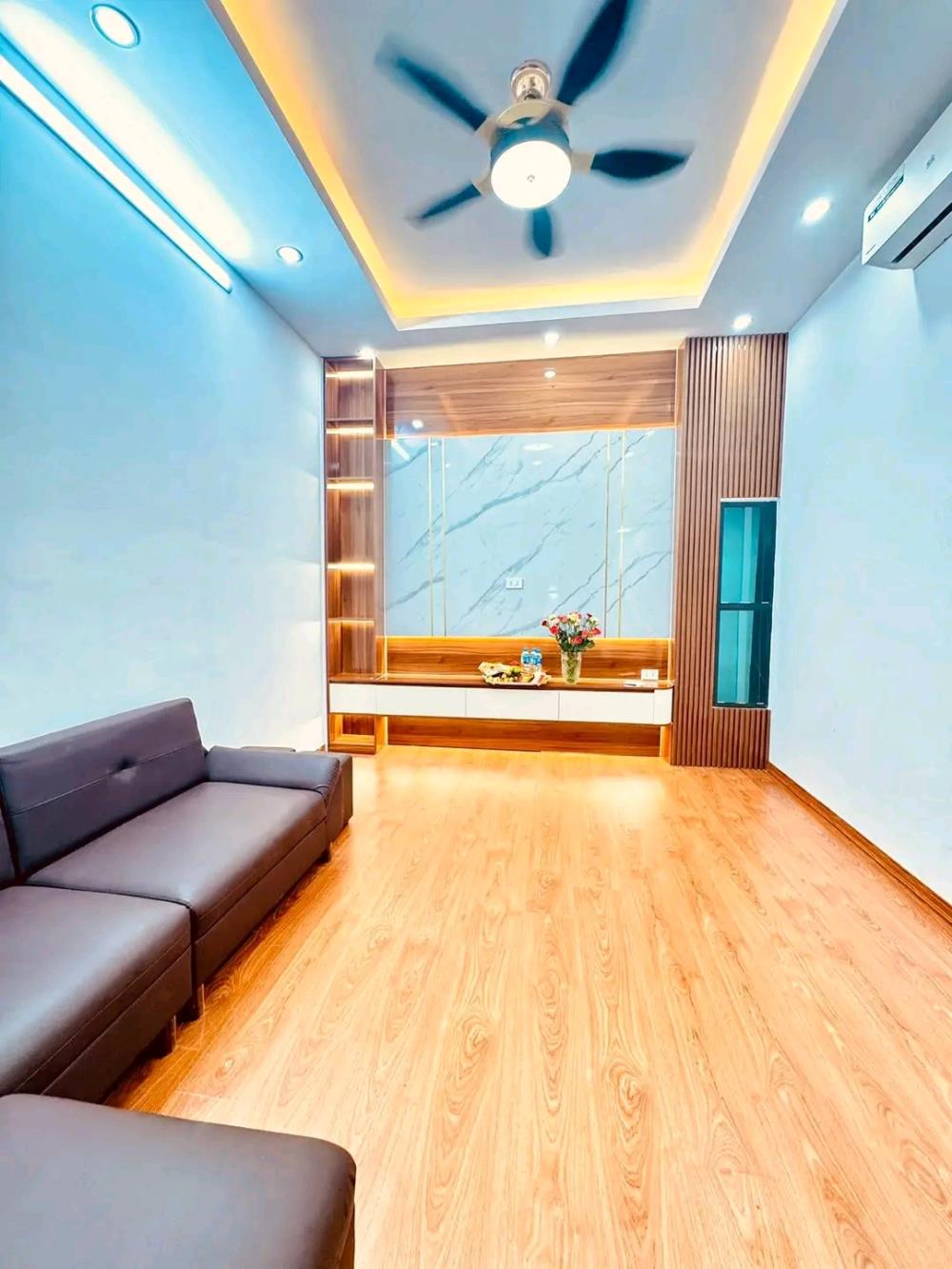 Bán nhà Đội Cấn 6 tầng full nội thất - Trung tâm Ba Đình chỉ 4.98 tỷ