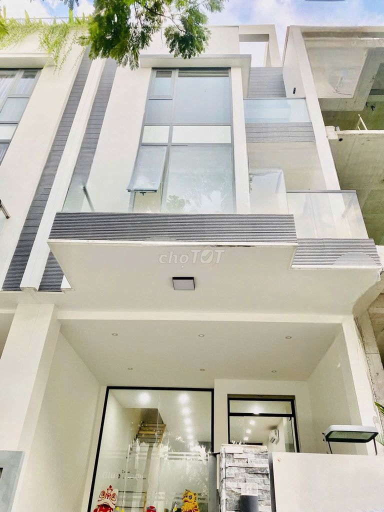 Nhà mặt tiền Hoa Lan, Phú Nhuận 80m² giá 30 triệu - Khu vực kinh doanh sầm uất!