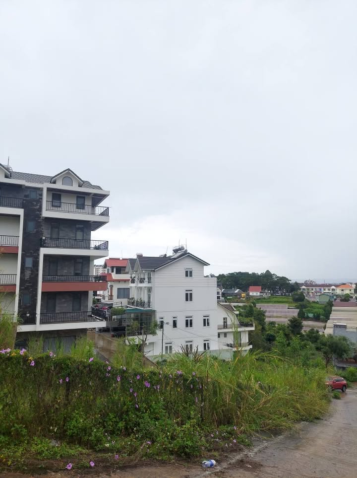 Đất xây dựng 200m² Trịnh Hoài Đức, Đà Lạt - Giá chỉ 6.3 tỷ, view đẹp!