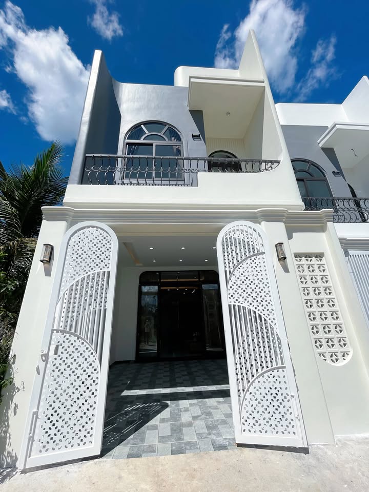 Nhà 1 mê Hẻm 50 An Dương Vương Pleiku 90m² giá 2.1 tỷ - Tiện nghi đầy đủ, chỉ việc vào ở!