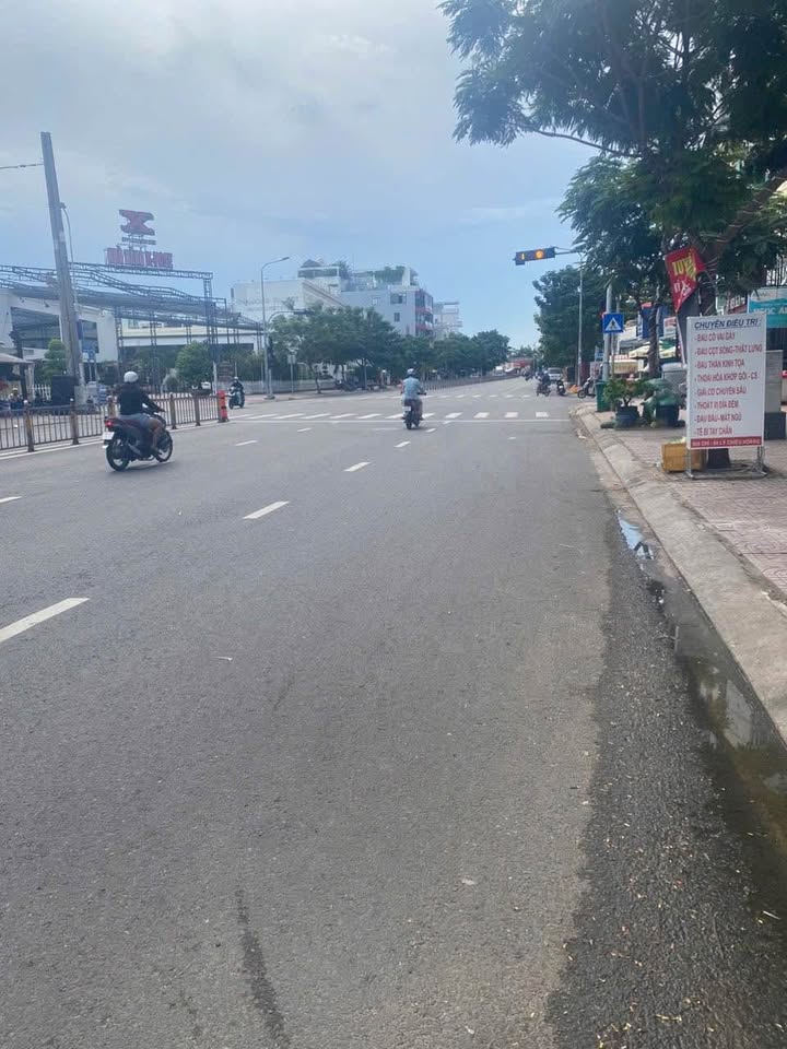 Mặt tiền kinh doanh Lý Chiêu Hoàng, Quận 6 - 104m² giá 16.8 tỷ - Cơ hội đầu tư hấp dẫn!