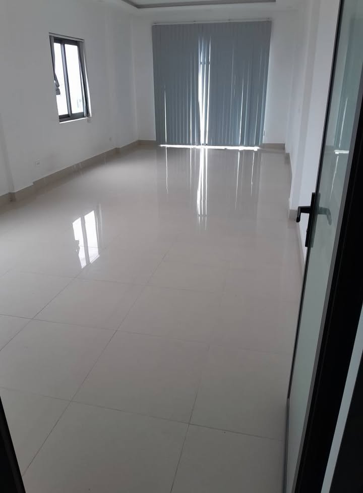 Cho thuê nhà nguyên căn mặt tiền Huỳnh Tấn Phát, Quy Nhơn 90m² - Pháp lý rõ ràng, thang máy hiện đại!
