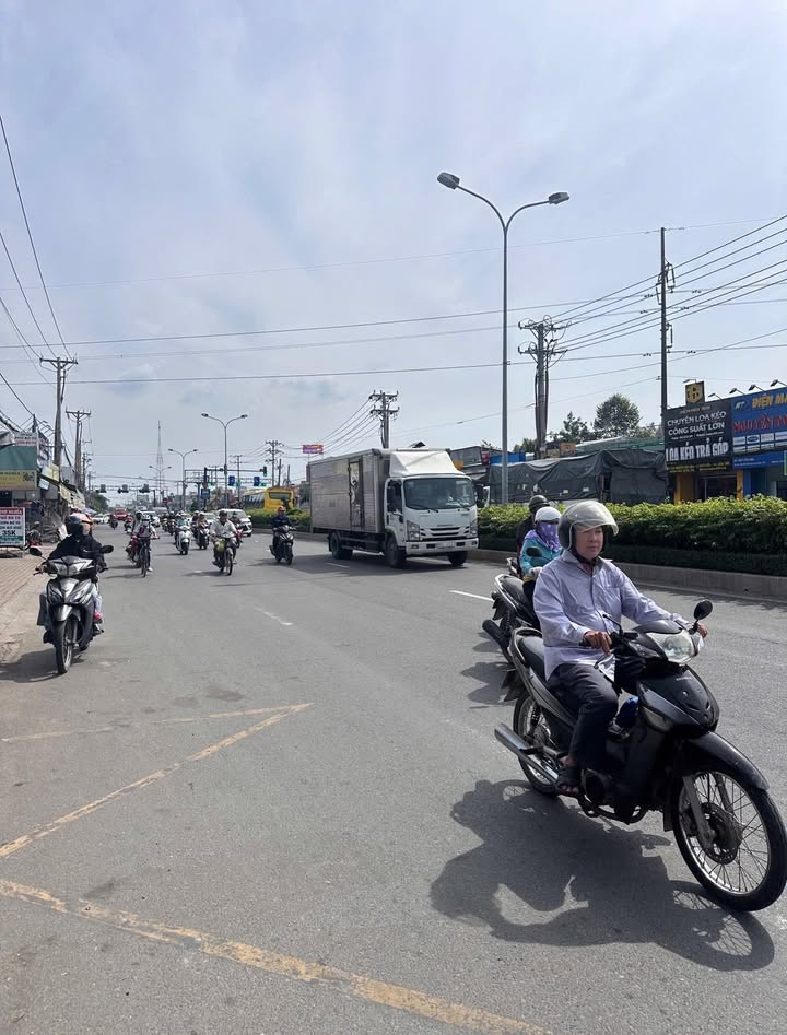 Nhà cho thuê mặt tiền đường Nguyễn Văn Linh, An Khánh, 100m² - Kinh doanh sầm uất!