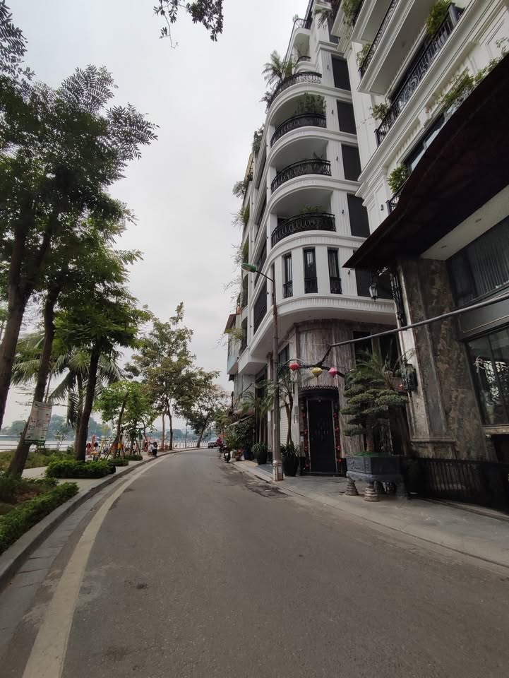 Bán nhà mặt hồ Trúc Bạch, Ba Đình, 46m² giá 42.5 tỷ - Kinh doanh đắc địa!