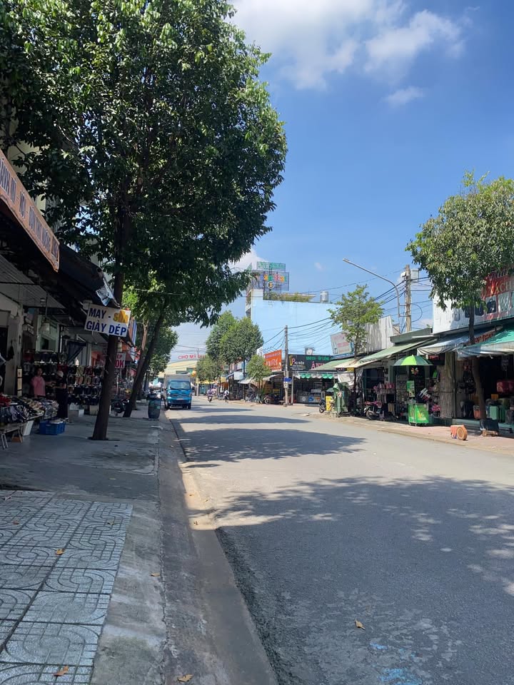 Nhà mặt tiền đường D10, Bến Cát 150m² giá 6.7 tỷ - Kinh doanh sầm uất!