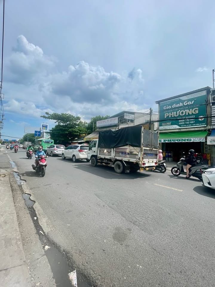 Nhà xưởng mặt tiền Hồ Ngọc Lãm 1230m² giá 90 tỷ - Dòng tiền ổn định 92 triệu/tháng!