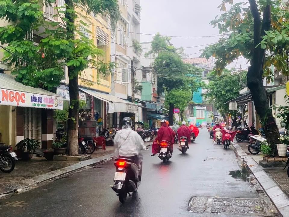 FrontHouse trên đường Huỳnh Thúc Kháng 42m² - Vị trí trung tâm sầm uất, giá thỏa thuận!