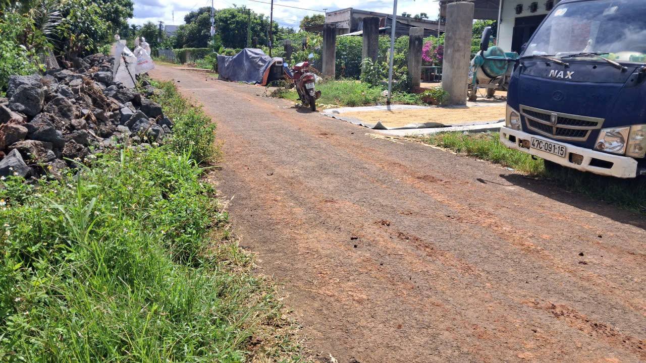 Đất mặt tiền đường số 1 thôn 8 Cư Êbur 405m² giá chỉ 1.35 tỷ - Cơ hội đầu tư hấp dẫn!