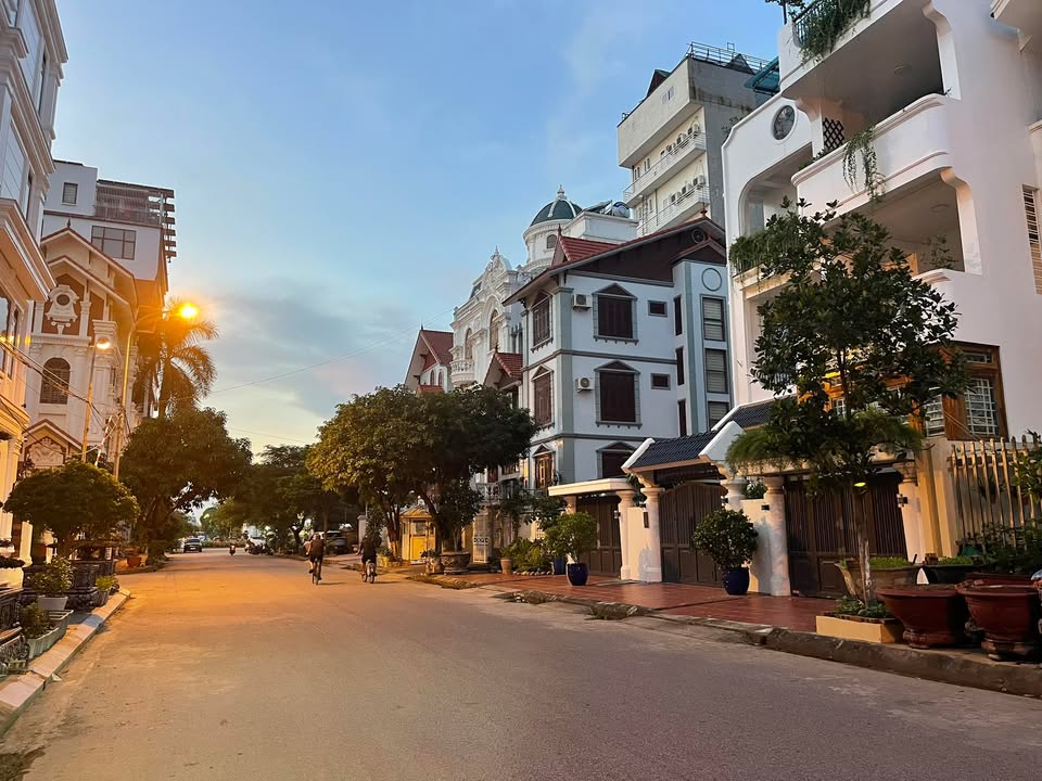 Biệt thự 4 tầng Lê Hồng Phong 126m² giá 15.999 tỷ - Thiết kế hiện đại, rộng rãi!