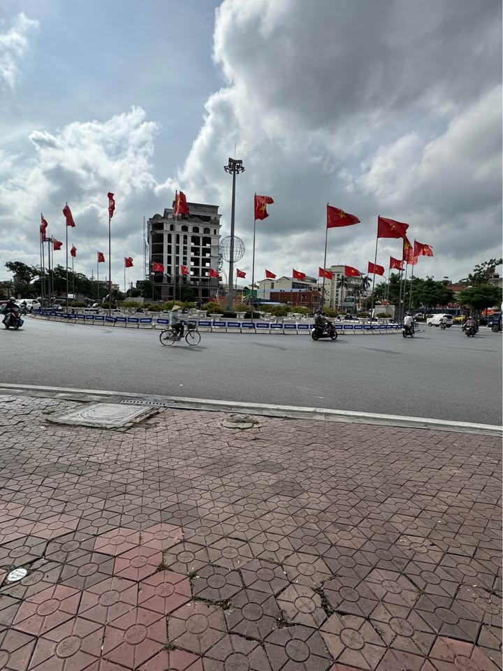 Nhà 2 tầng Vườn Hoa Chéo, Kiến An 110m² giá 2.7 tỷ - Vị trí đắc địa, dân cư sầm uất!