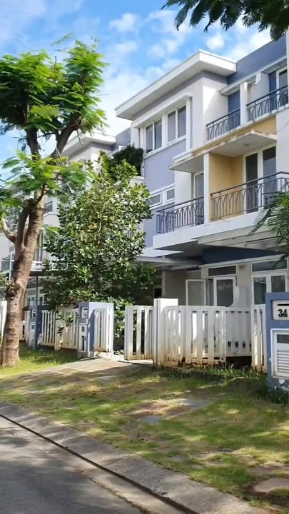 Nhà phố Rosita Khang Điền Thủ Đức 115m² giá 8.8 tỷ - An ninh 24/7, ô tô đậu thoải mái!