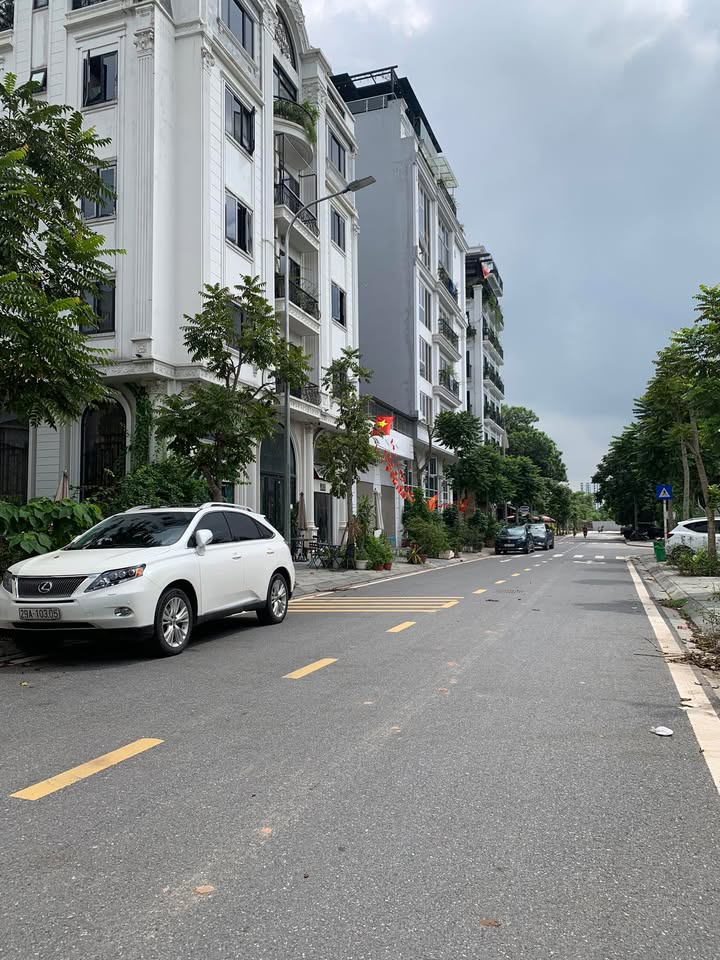 Đất phân lô mặt tiền 7m tại Việt Hưng, Long Biên - Sổ đỏ chính chủ, giá tốt