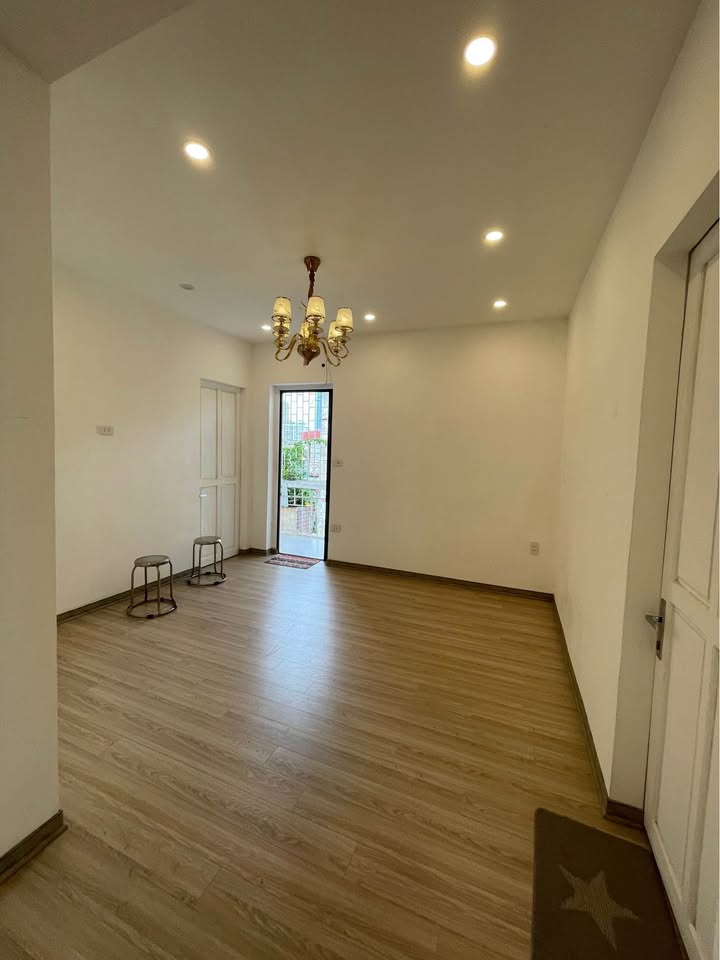 Căn hộ Nguyên Hồng 55m² giá 5.2 tỷ - Thiết kế đẹp, chính chủ!