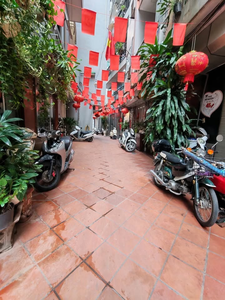 Nhà 612 Lạc Long Quân, Tây Hồ 49m² giá 15 tỷ - Đầu tư sinh lời cao!