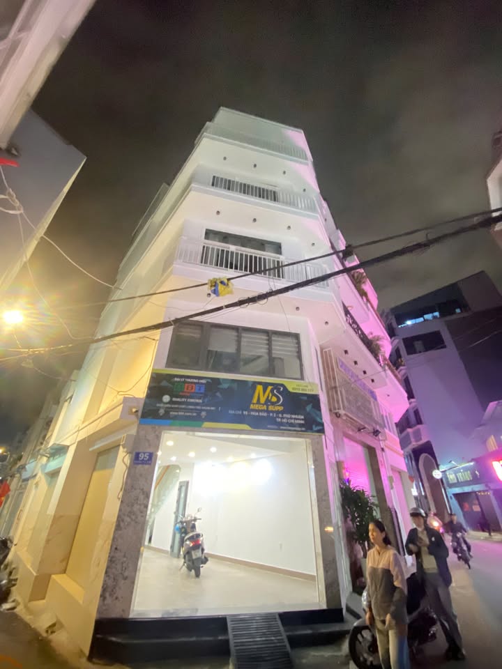 Nhà mặt tiền kinh doanh 95 Hoa Đào, Phú Nhuận 40m² giá 37 tỷ - Đầu tư sinh lời ngay!