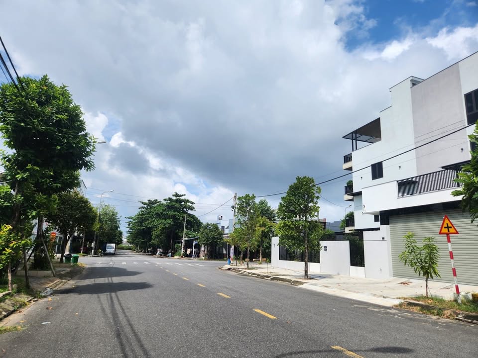 Nhà phố Cẩm Lệ Đà Nẵng 100m² giá 7.5 tỷ - Mặt tiền đường 10m5, sẵn sàng vào ở!