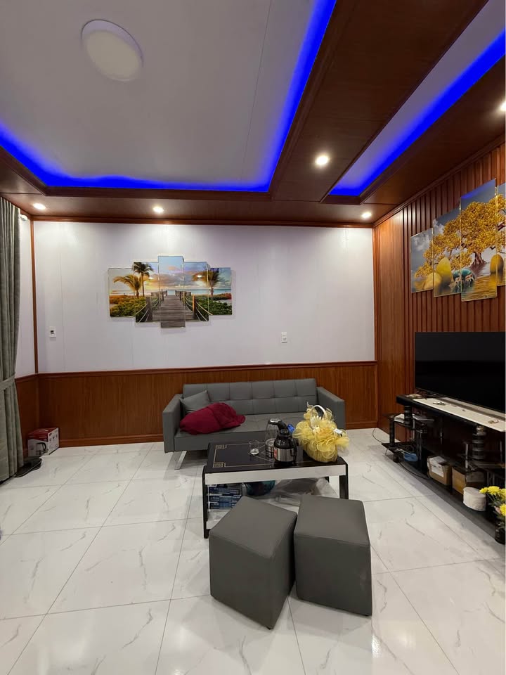 Nhà Phường 7 Đà Lạt 85m² giá 1.85 tỷ - Ô tô vào tận nhà, view đẹp!