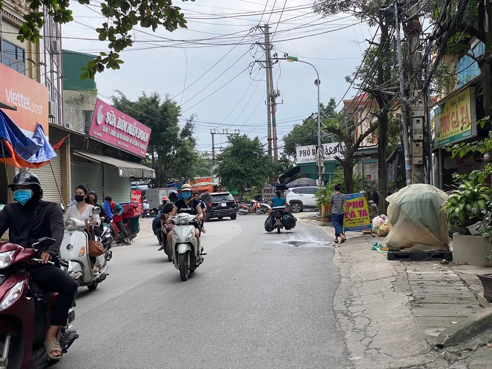 Đất mặt đường Trục Chính Ninh Hiệp 52m² giá 20 tỷ - Kinh doanh sầm uất!