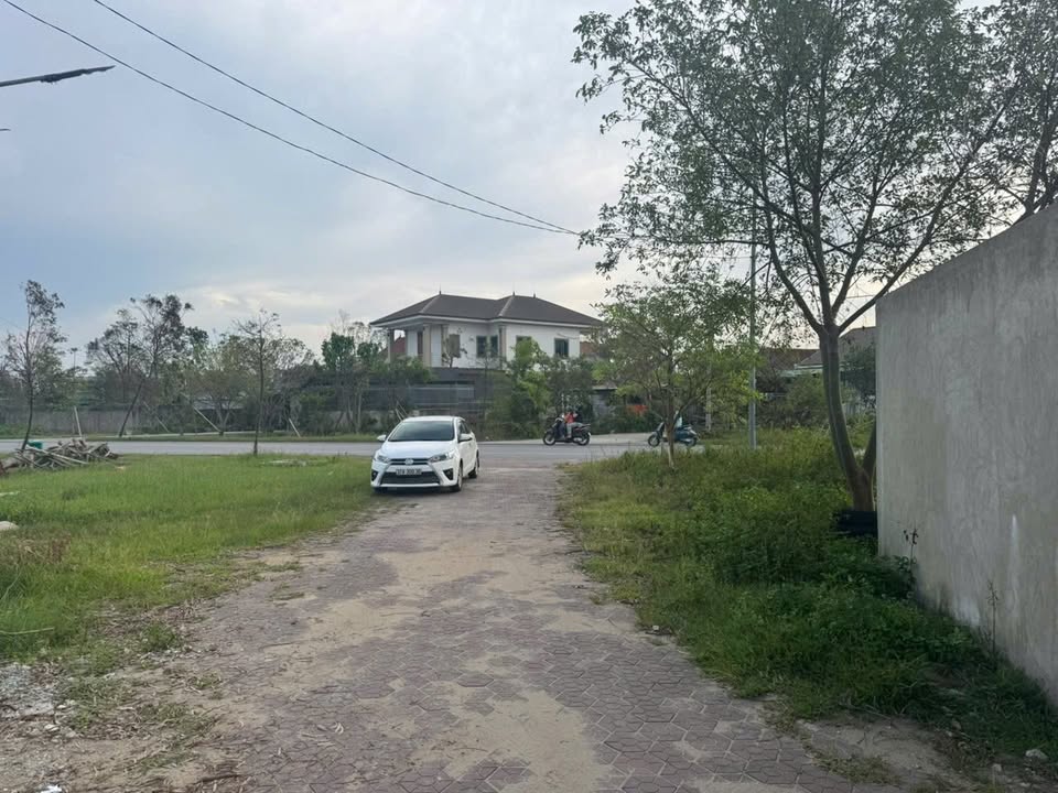 Đất Vinh Phú 126.8m² giá 3.8 tỷ - Sổ đỏ chính chủ, vị trí đắc địa!