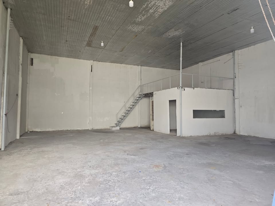 Kho xưởng cho thuê tại Tân Phú 240m² giá 18 triệu - Diện tích rộng rãi, dễ dàng giao thông