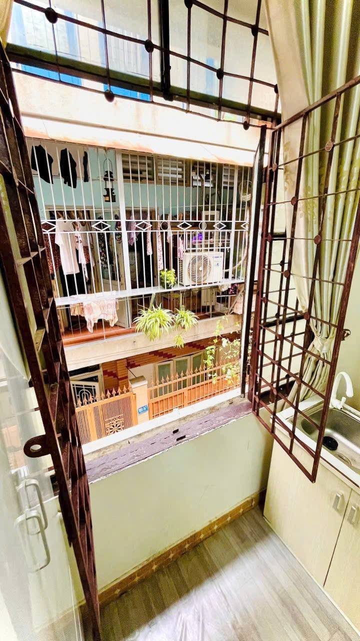 Phòng cho thuê Cống Quỳnh Quận 1 chỉ 4.2 triệu - Gần trung tâm, tiện nghi đầy đủ!