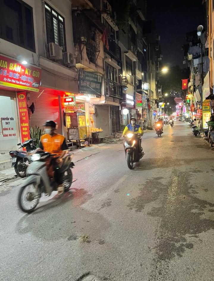 FrontHouse mặt phố Hạ Đình 33m² giá 5 tỷ - Kinh doanh sầm uất, vỉa hè rộng rãi!