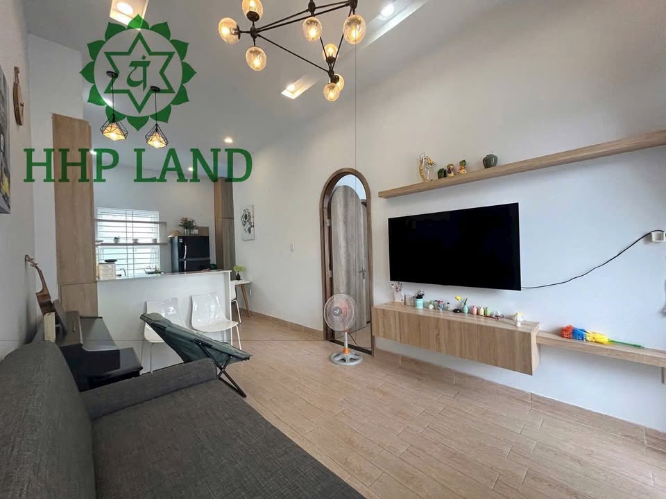 Nhà cho thuê Tân Bình Vĩnh Cửu 102m² giá 5 triệu - Nội thất xịn xò, hẻm xe hơi!