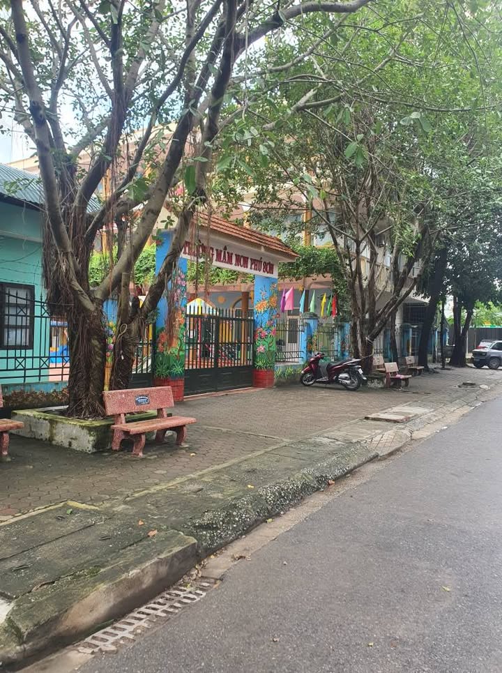 Nhà 3 tầng Phú Sơn 80m² giá hơn 5 tỷ - Đối diện trường mầm non!