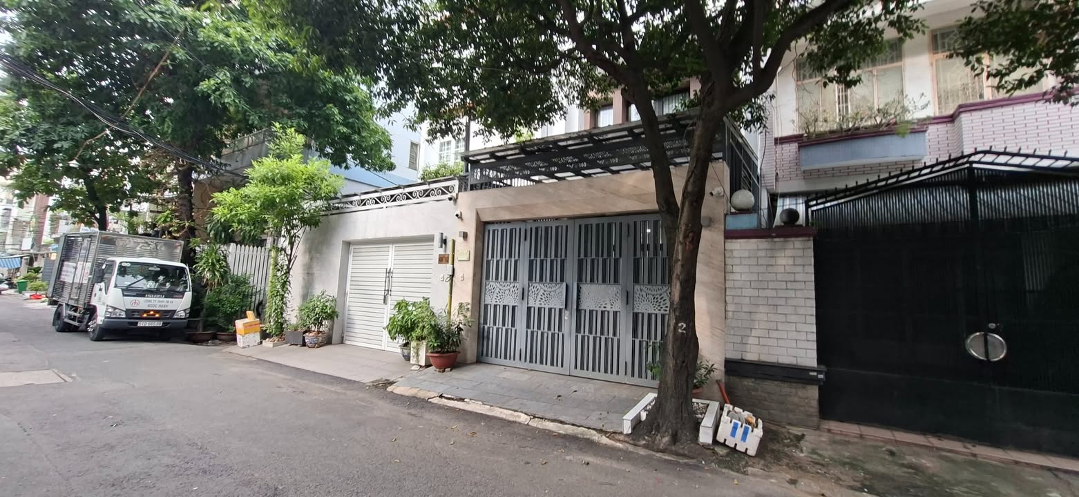 Nhà Lô Góc 2 Mặt Tiền Khu Biệt Thự 436 Đường 3 Tháng 2, Q.10 - Pháp Lý Chuẩn, Giá Tốt 10 Tỷ!