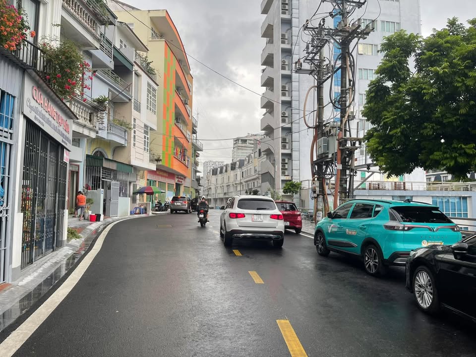 Nhà 4 tầng đường Ba Đèo, Hạ Long 45m² - Kinh doanh tuyệt vời ngay trung tâm!