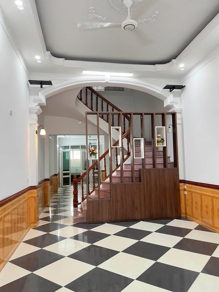 Nhà 2 Tầng tại Phố Đông Hồ, Hoa Lư, Ninh Bình 75m² giá 4 tỷ - Ngõ thông, gần trường học!