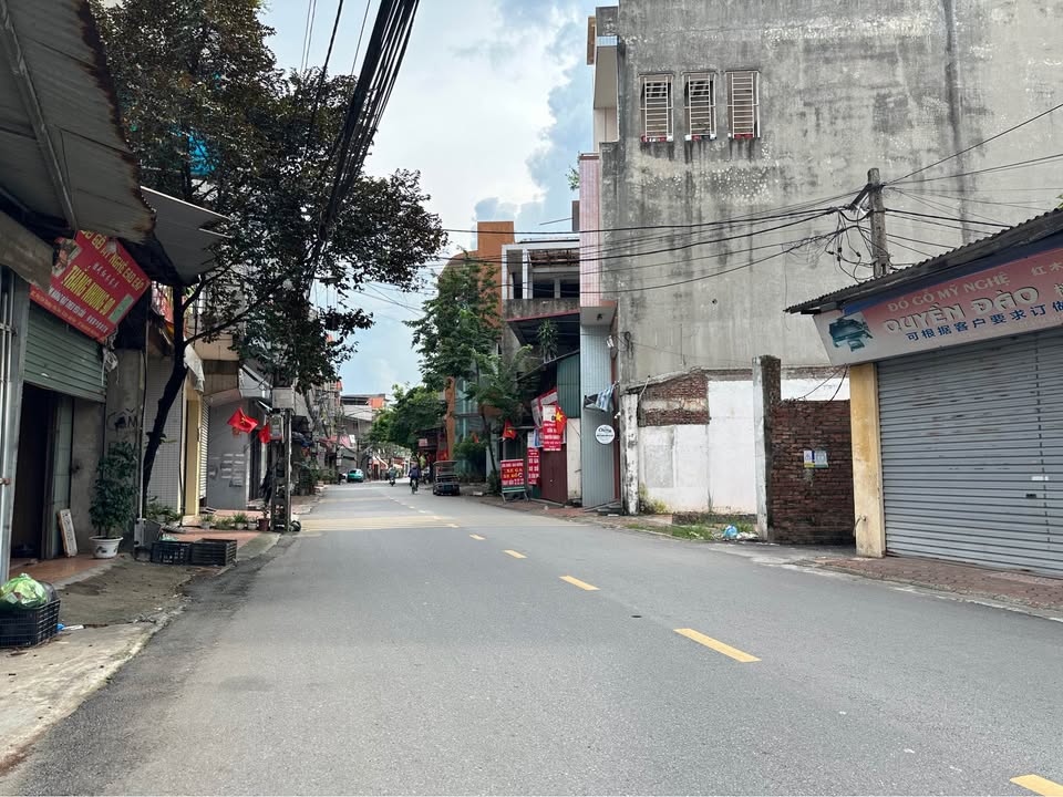 Bán nhà cấp 4 đường Nguyễn Văn Cừ, Phù Khê, 187m² - Vị trí vàng cho kinh doanh!