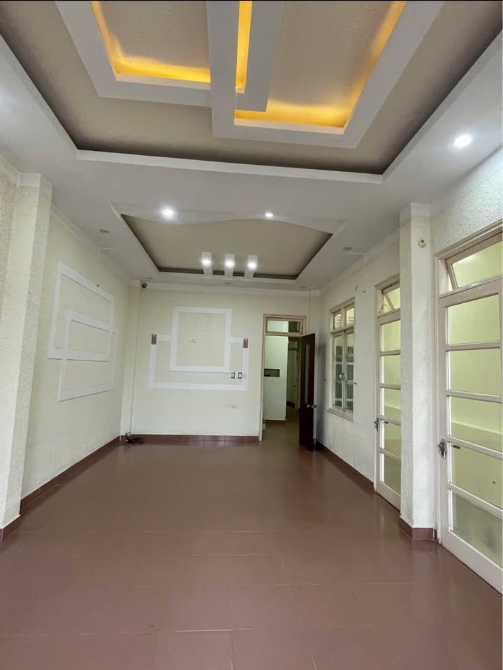 Bán nhà mặt tiền Võ Trường Toản, Đà Lạt 70m² giá 5.95 tỷ - Kinh doanh thuận lợi!