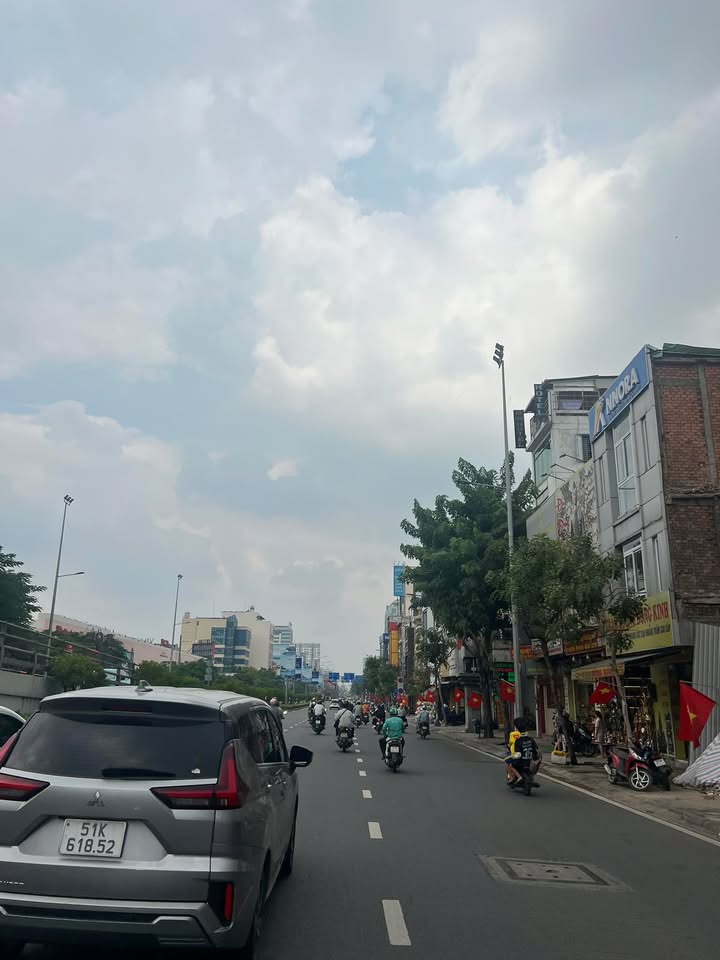 FrontHouse Trần Thánh Tông Tân Bình 70m² giá 10 tỷ - Vị trí đắc địa cho kinh doanh!