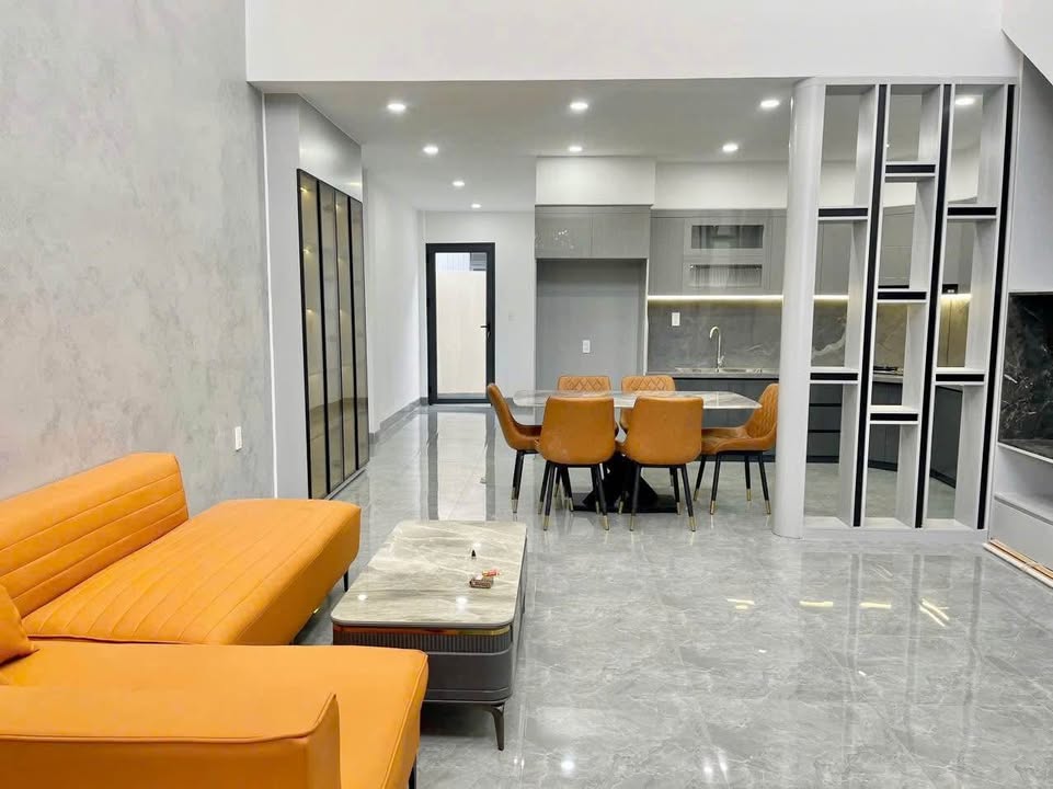 Nhà mê lửng hẻm 382 Y Moan, Buôn Ma Thuột 108m² giá 3.39 tỷ - Full nội thất cao cấp!