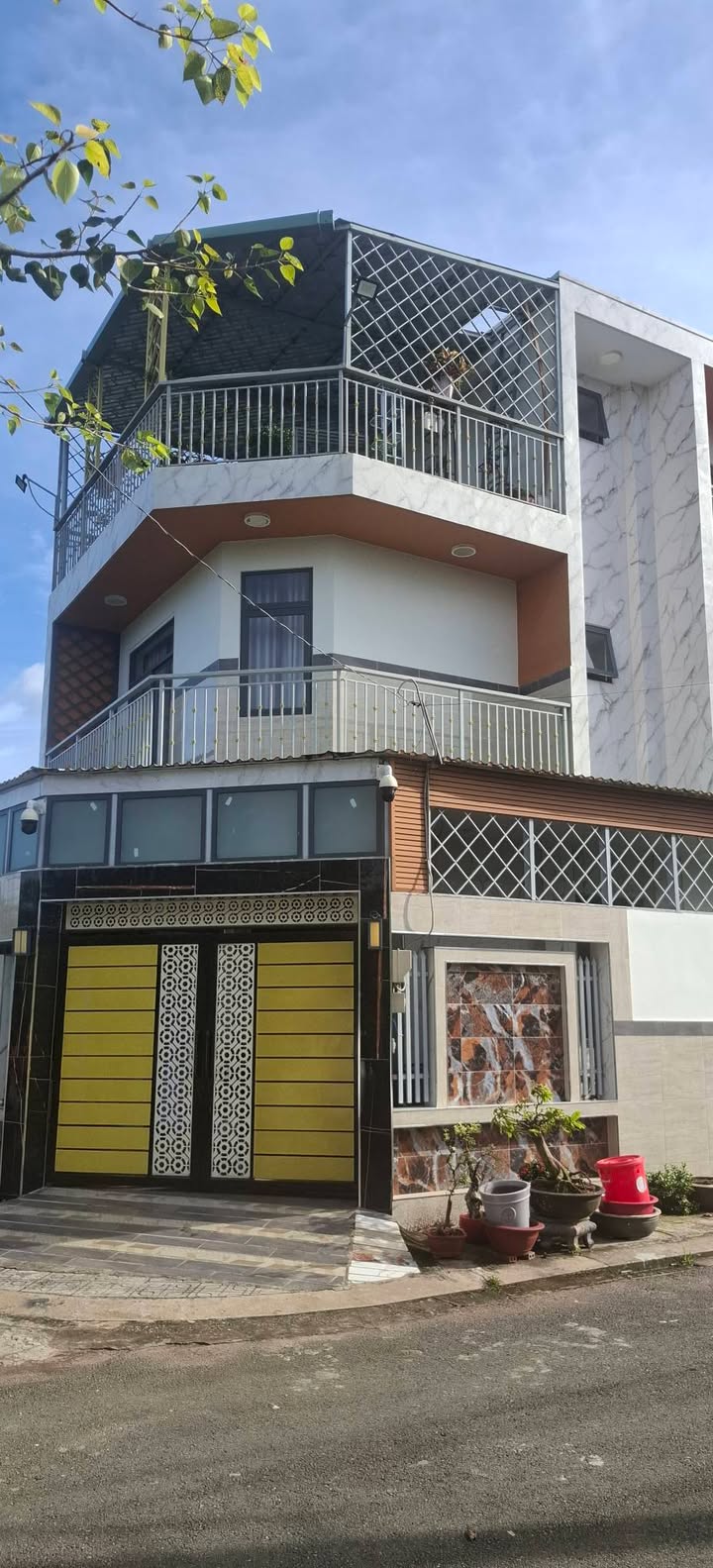 Nhà đẹp 3 tầng tại Long Phước, Thủ Đức 81m² giá 4.7 tỷ - Sổ hồng chính chủ!