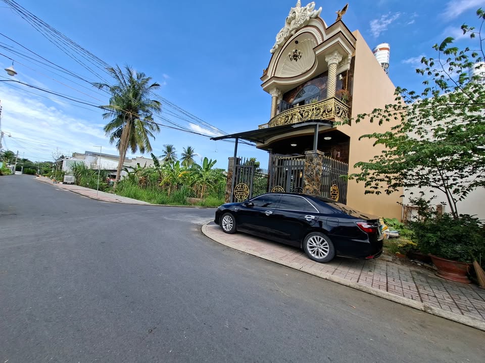 Nhà góc 2 mặt tiền tại hẻm 54 Hồ Trung Thành, Bình Thủy 59m² giá 2.7 tỷ - Đẹp lung linh, ô tô vào tận nơi!