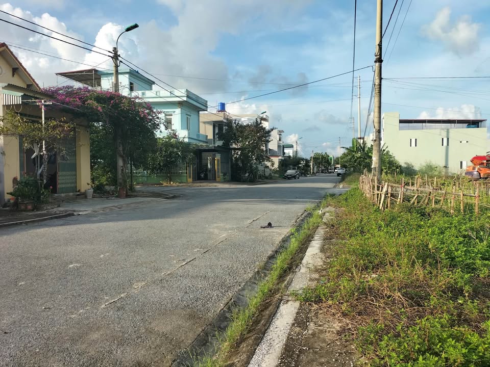 Đất đẹp tại Trục Sân Vận Động Nga Sơn 100m² giá 1.6 tỷ - Cơ hội đầu tư sinh lời!