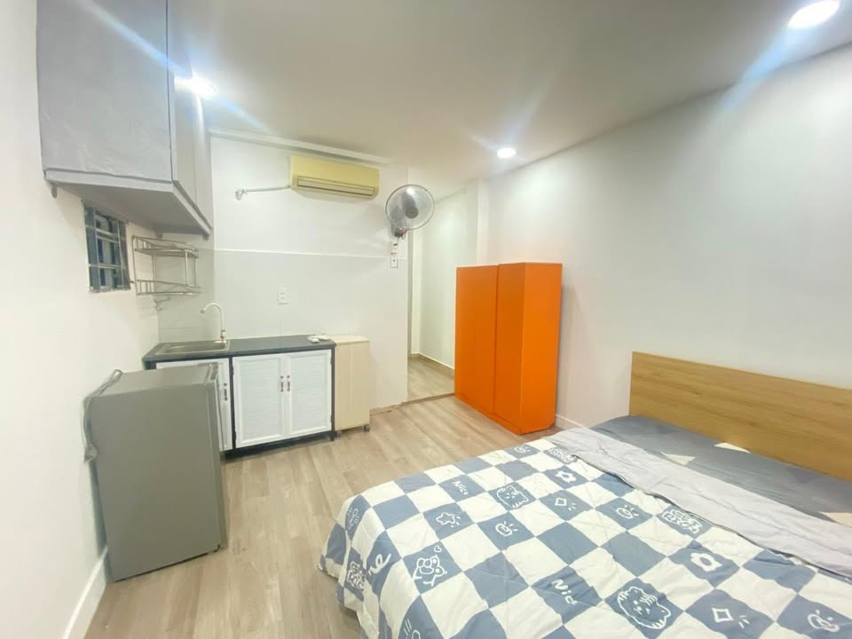 Phòng trọ cho thuê tại Nguyễn Hữu Cầu, Quận 1 - Diện tích 30m², Dọn vào ở ngay!
