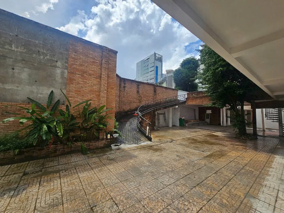 Kho cho thuê tại Quận 3, 4400m² - Pháp lý rõ ràng, hỗ trợ kinh doanh!