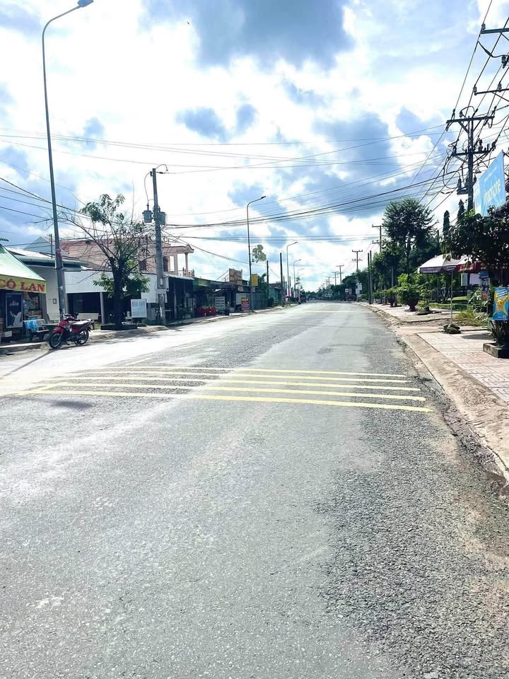 Đất thổ cư Hiệp Thạnh 200m² giá 5.5 tỷ - Mặt tiền tỉnh lộ 827A, thương lượng tốt!