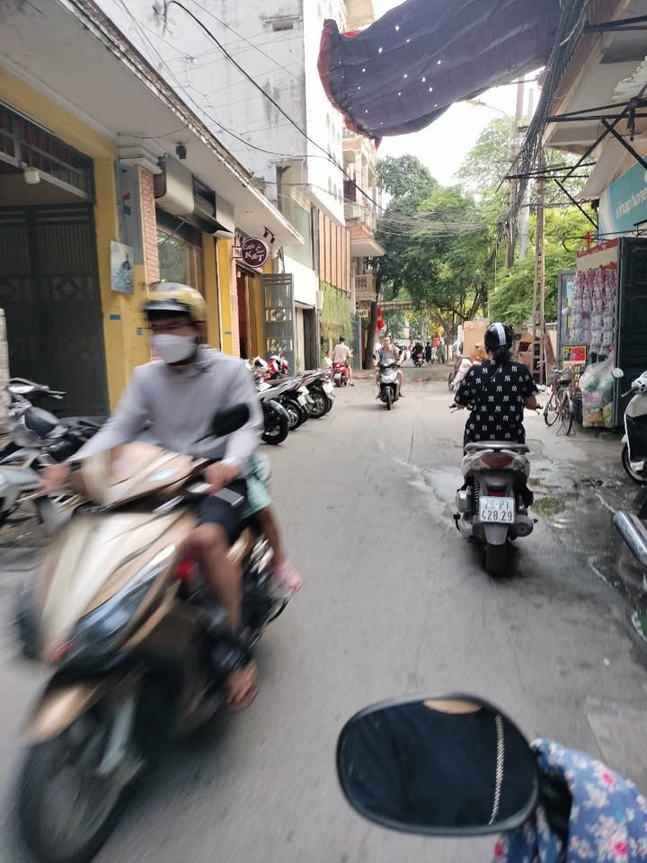 Nhà mặt ngõ 68 Cầu Giấy 38m² giá 10,2 tỷ - Vị trí kinh doanh sầm uất!