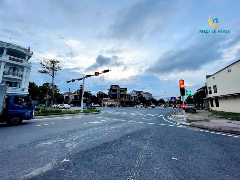 Đất cho thuê 400m² mặt tiền Phạm Văn Đồng, Đồng Hới - Vị trí đắc địa, thuận tiện kinh doanh!