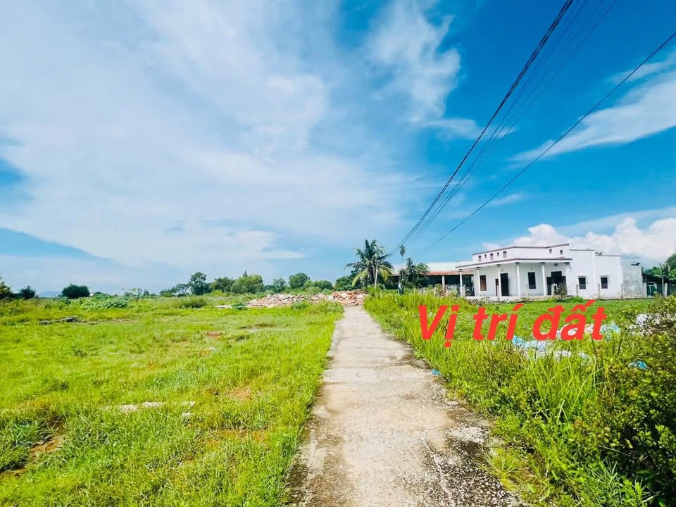 Đất nền Kế góc 100m² tại Bến Lội, Phan Thiết - Chỉ 950 triệu, cơ hội đầu tư hấp dẫn!
