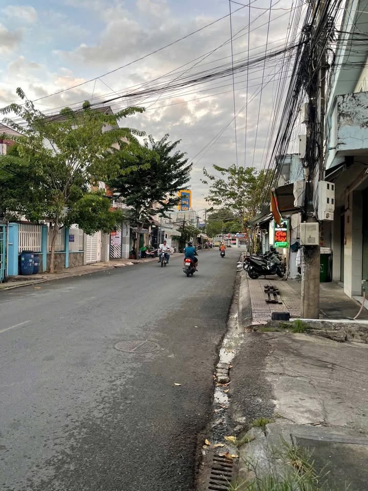 Nhà tiền chế Lái Thiêu 175m² giá thỏa thuận - Lô góc mặt tiền kinh doanh!