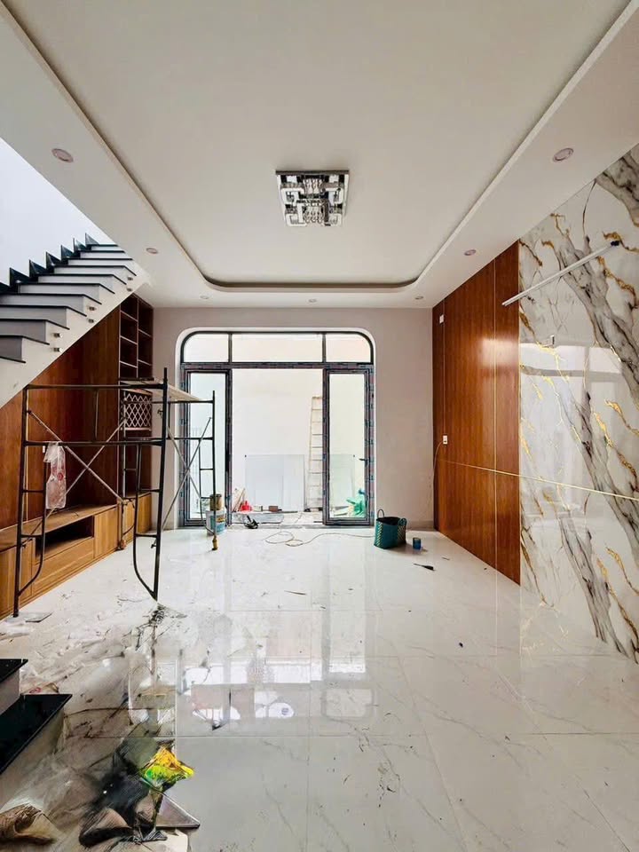 Nhà phố 2 tầng Nguyễn Thái Học 65m² giá 3.1 tỷ - Sẵn sàng vào ở!