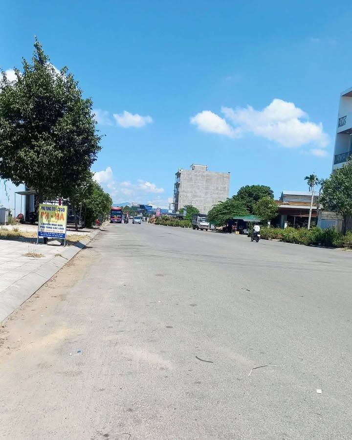 Đất mặt tiền Lê Thánh Tôn, Quảng Ngãi 90m² - Vị trí đẹp, kinh doanh thuận lợi!