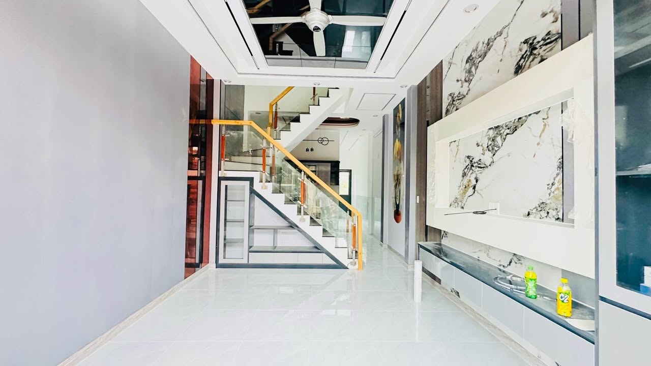 Nhà 1 trệt 1 lầu tại Tân Đông Hiệp, Dĩ An 65m² giá 1.6 tỷ - Ô tô tận nhà, sân đậu thoải mái!